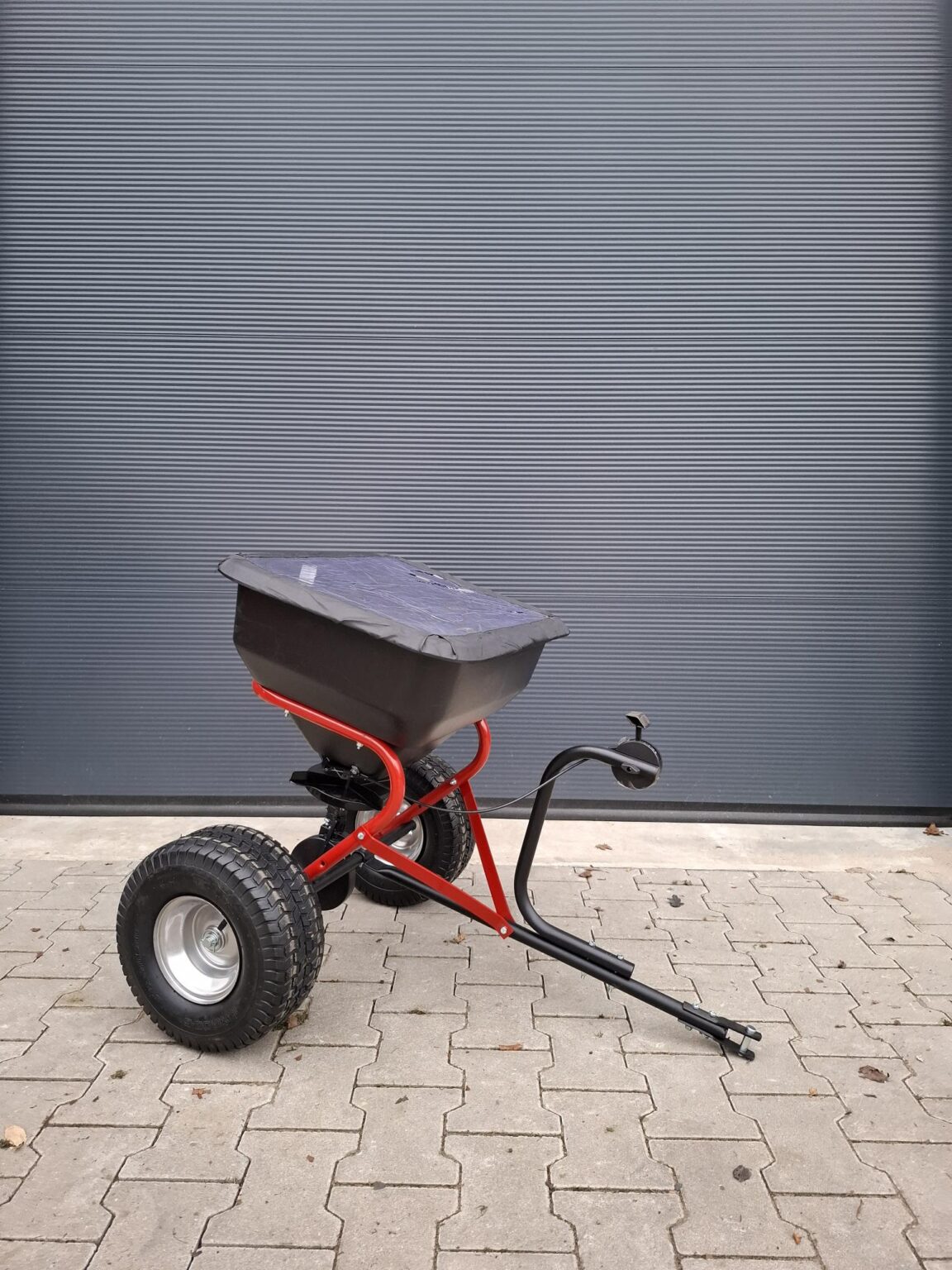 Kunstmest strooier t.b.v. zitmaaier TBS6000