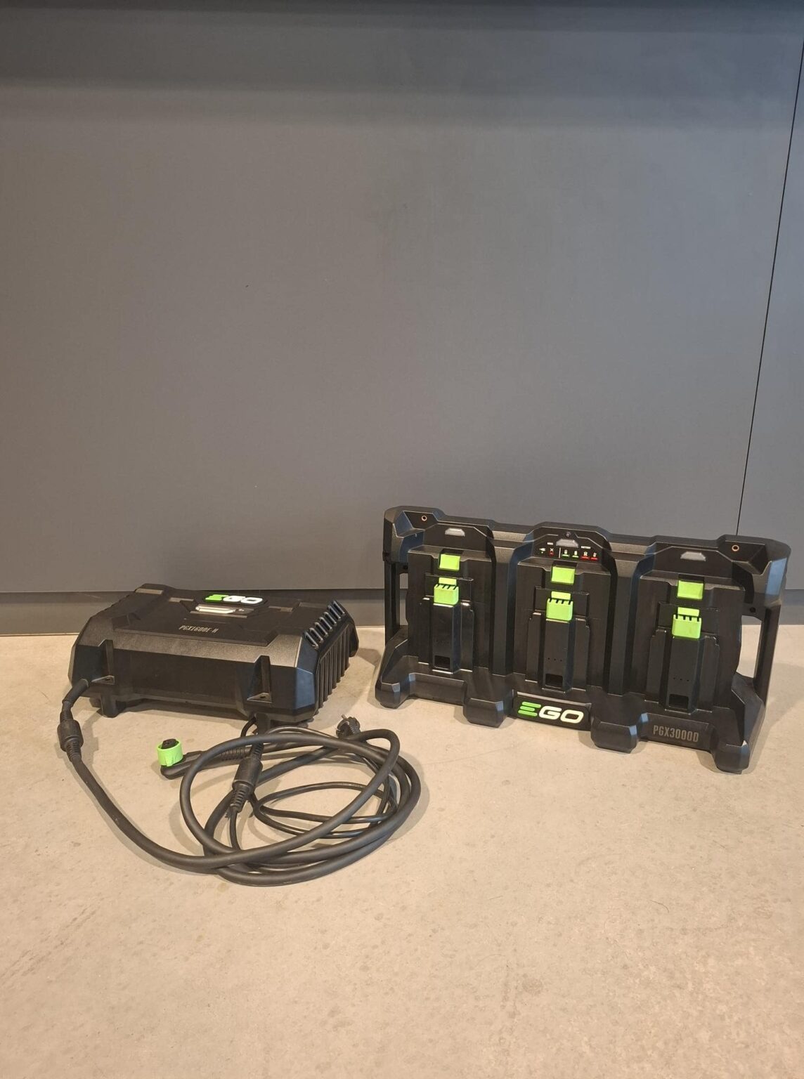 EGO PGX1600 accu laad systeem voor 3 accu's
