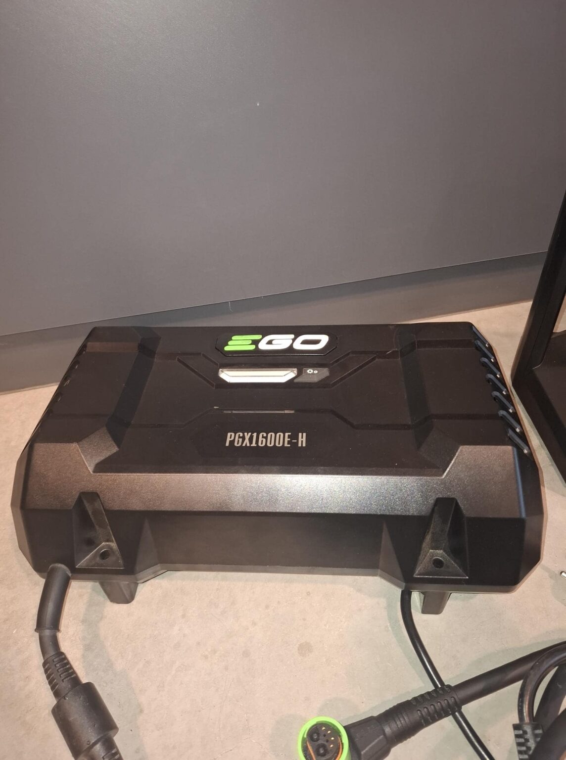 EGO PGX1600 accu laad systeem voor 3 accu's - Afbeelding 2