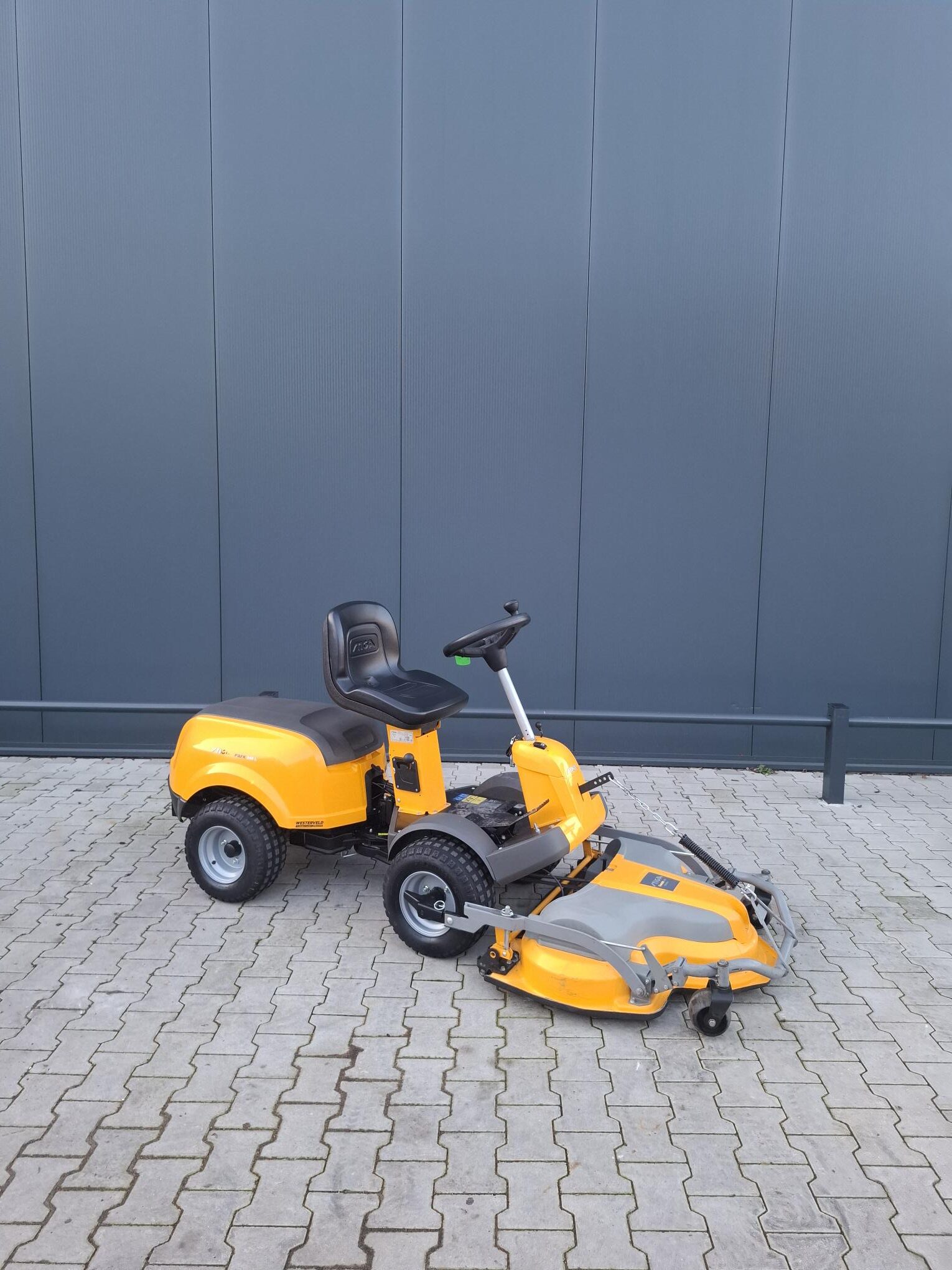 Stiga Park 340 X frontmaaier 4 wiel aandrijving